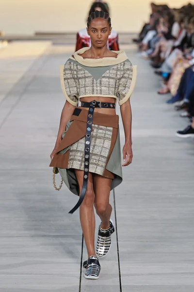 Look 17